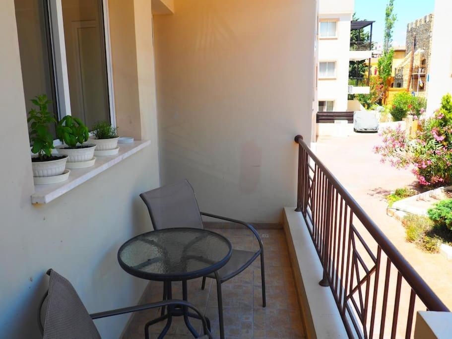 A Stone'S Throw From Everything Pafos Exterior foto