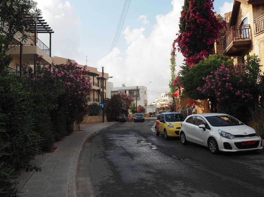A Stone'S Throw From Everything Pafos Exterior foto