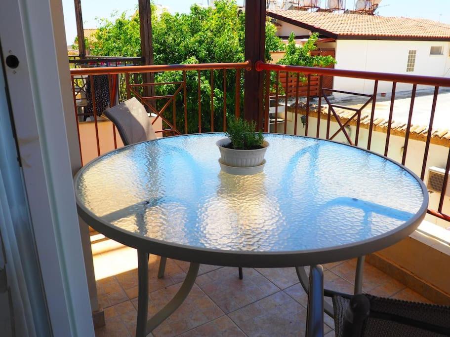 A Stone'S Throw From Everything Pafos Exterior foto