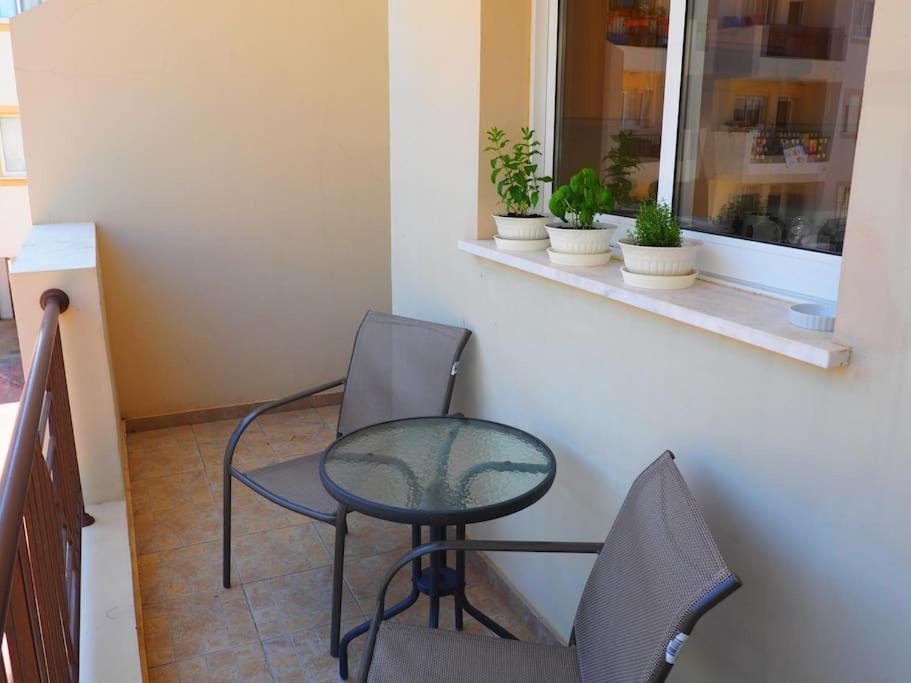 A Stone'S Throw From Everything Pafos Exterior foto