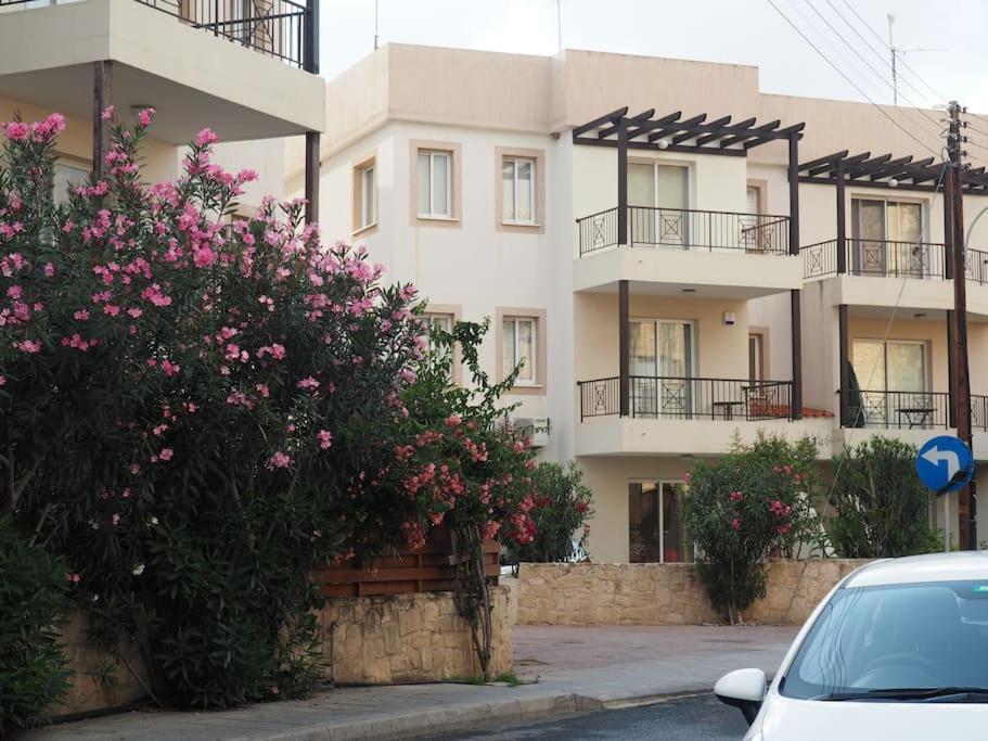 A Stone'S Throw From Everything Pafos Exterior foto