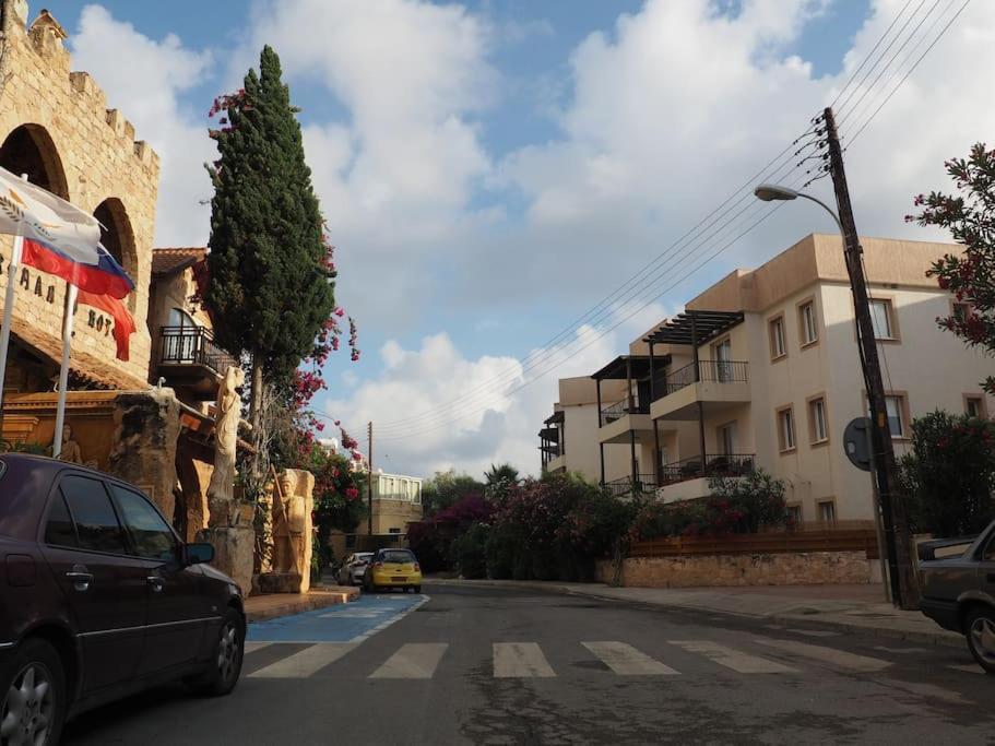 A Stone'S Throw From Everything Pafos Exterior foto
